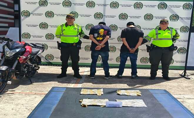 Dos Polic&iacute;as y dos personas por trafico de estupefacientes 