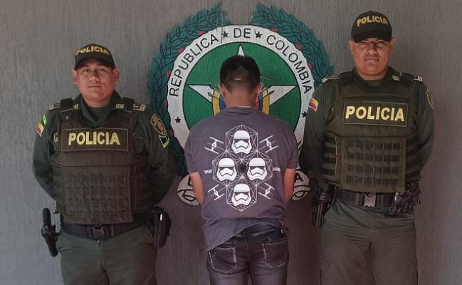 Un hombre de 27 años de edad por el delito de hurto