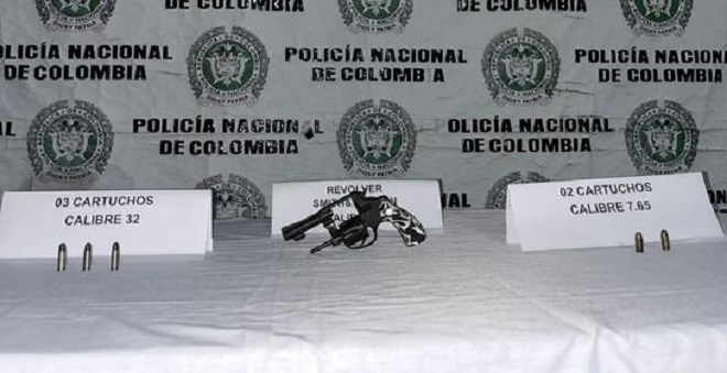 Estos sujetos intimidaban a la comunidad con un revolver.