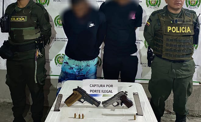Capturados con dos armas de fuego tipo pistola