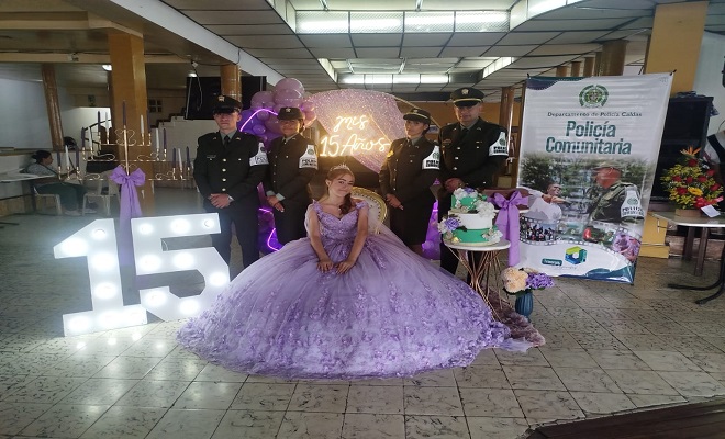 Cuando la esperanza se viste de gala: La Policía Comunitaria celebra los quince años de Laura Anyeline