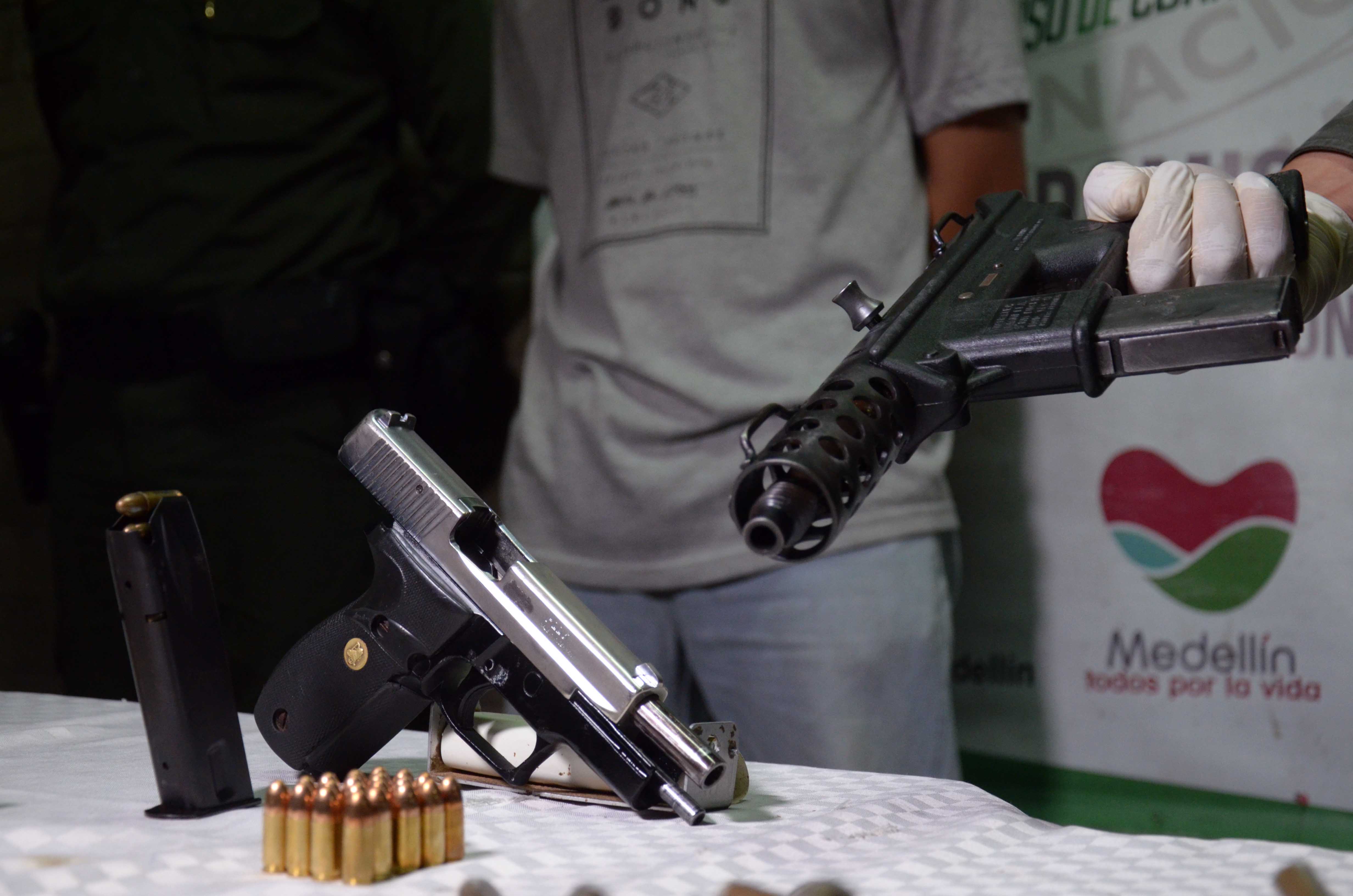 Control policial permitió incautar material de guerra y capturar persona