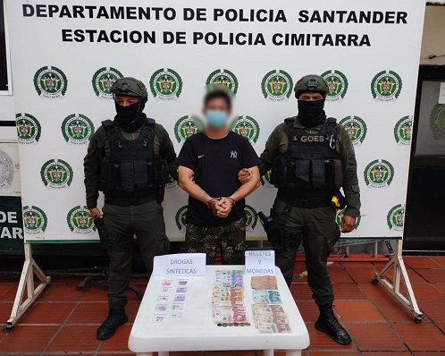 Camuflaba las sustancias estupefacientes en su gorra