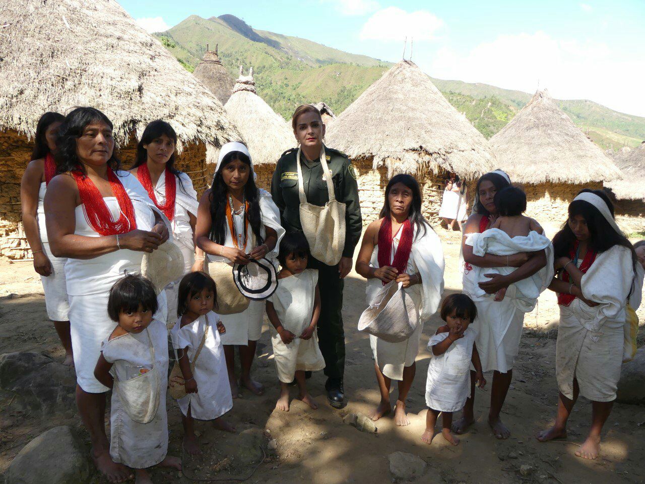 ampaña de salud y entrega de regalos para la comunidad indígena
