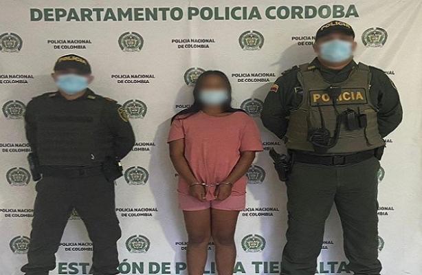 1 persona capturada-policías custodiando 