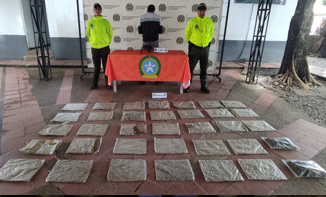 Durante el operativo fue capturado alias “Burro” con más de 17 mil  dosis de marihuana que tenía almacenadas al interior del inmueble  ubicado en el barrio Guadalajara de la capital del Meta