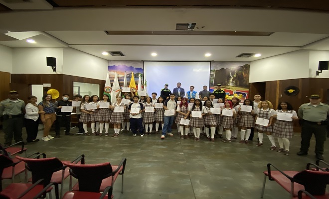 27 jovenes se graduaron de Guardianes del Turismo en Medellín