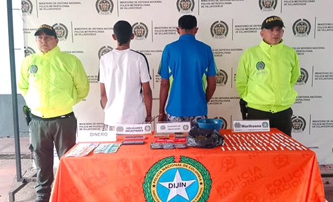 Dos hombres fueron capturados al ser sorprendidos al interior de esta vivienda con más de mil dosis de sustancias alucinógenas