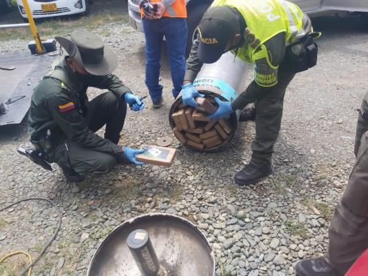 Descubrimos-caleta-con-300-kilos-de-cocaína 