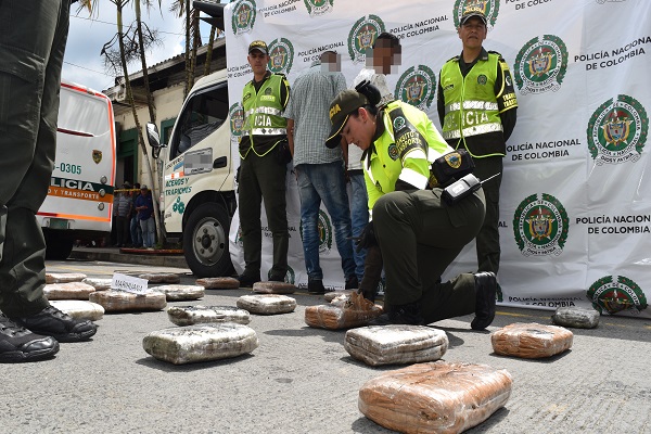 Marihuana incautada encaletada en un camión 