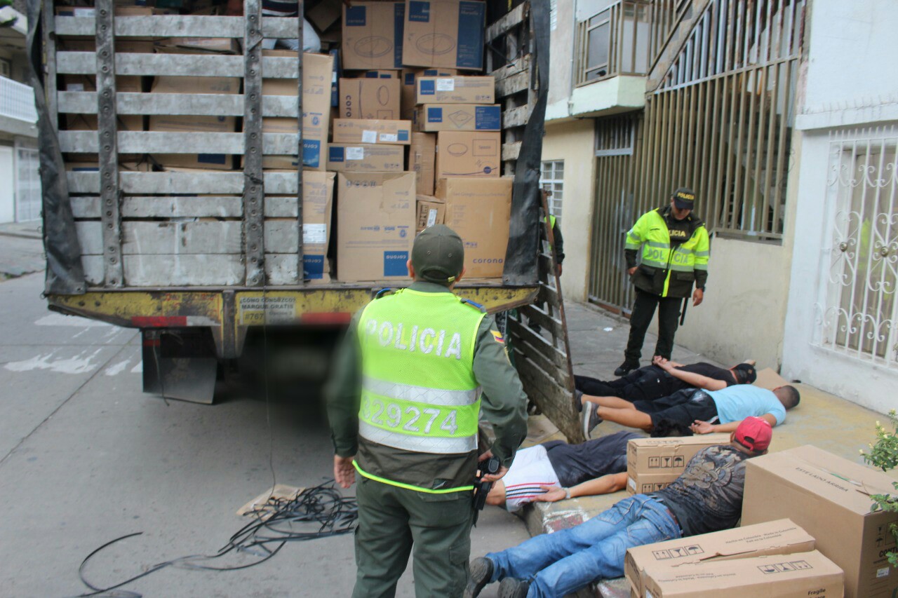 Opertivo en Cali para recuperar camión hurtado con mercancía