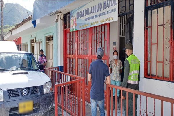 Colchonetas donadas a hogar geriátrico 