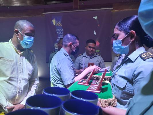 Policías galardonados