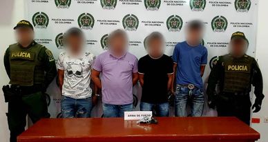 Transportaban arma de fuego en un vehículo 