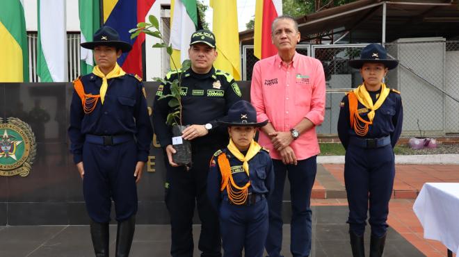 Policía Nacional celebra día mundial del árbol