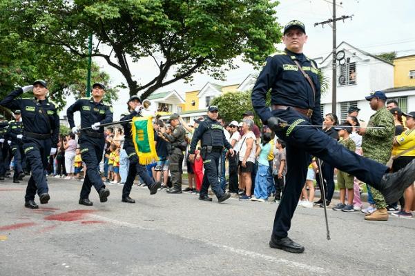 A paso firme fue el desfile de las diferentes especialidades del servicio de Policía
