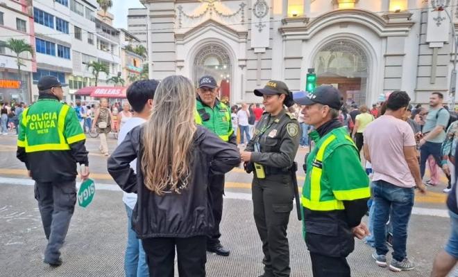 Acompañamiento por parte de la policía y la civica a turistas en semana santa