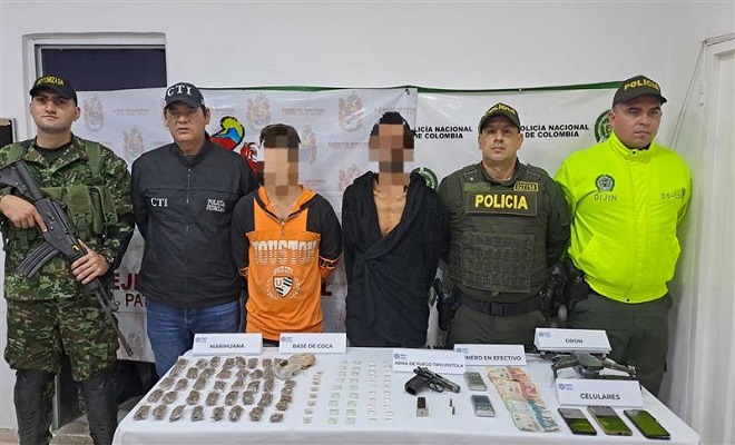 Alias ‘El Mono’ y ‘Morro’ capturados por porte de armas de fuego y estupefacientes.