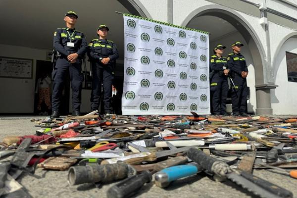 La Policía Nacional incauta más de 2.000 armas cortopunzantes en Villamaría en ofensiva contra la violencia