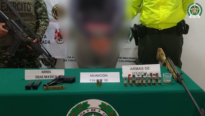 Capturado y armas incautadas