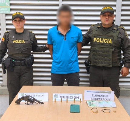 En flagrancia fue capturado un hombre por los delitos de porte ilegal de armas de fuego y hurto agravado