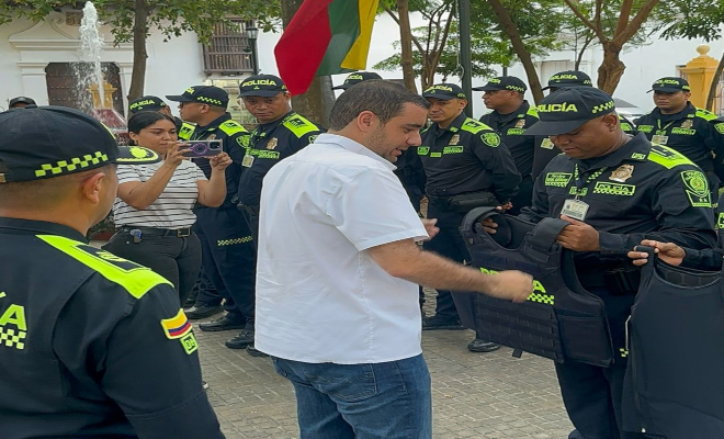 Este acto subraya el compromiso con la seguridad tanto de los uniformados como de la comunidad en general. 