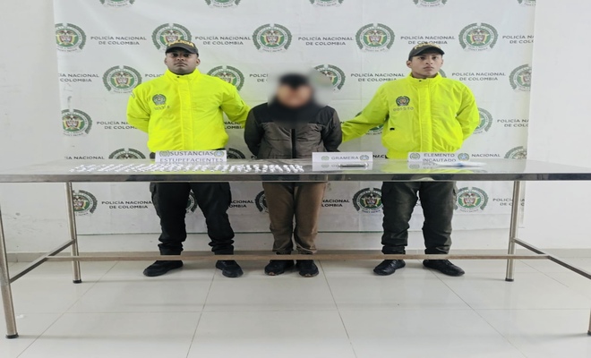 Uniformados de la Policía capturan a un distribuidor de drogas 