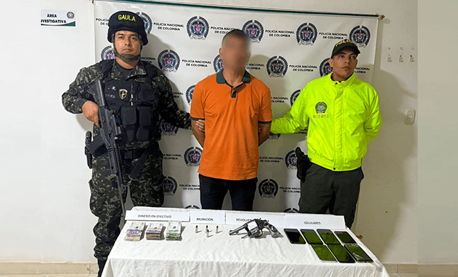 Durante el procedimiento, se logró la incautaron de un arma de fuego tipo revólver