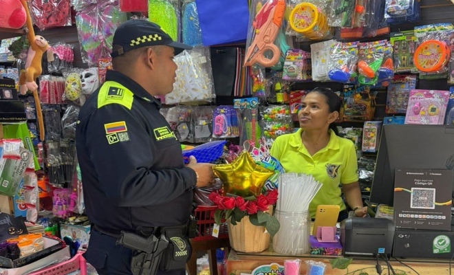 Con un mensaje de autoprotección y trabajo conjunto, llegamos al corazón del barrio Centro para fortalecer la seguridad del sector comercial y prevenir el hurto.