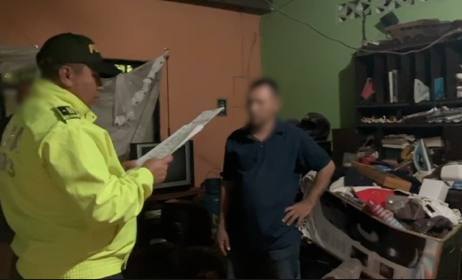 Derechos de capturado padrastro de niña