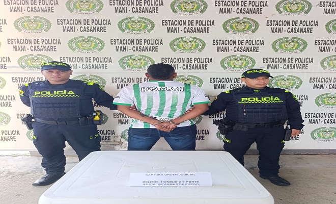 Policías capturan a persona por orden judicial