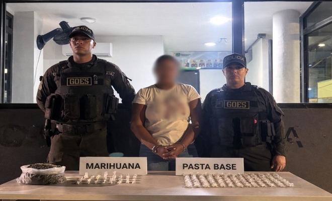 Dos polic&iacute;as, una capturada por el delito de trafico de estupefacientes y elementos incautados