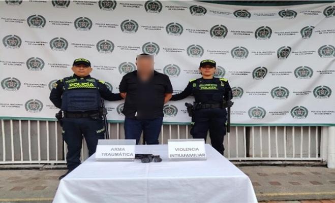 Capturado ciudadano extranjero que amenazaba a su pareja con arma de fuego en v&iacute;a p&uacute;blica