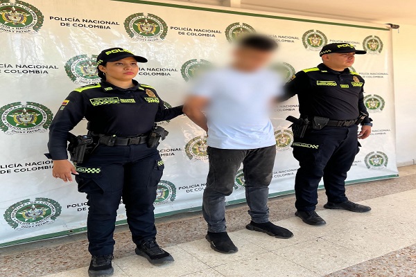 Al verificar en el sistema se confirmó que estaba siendo requerido mediante orden de captura 