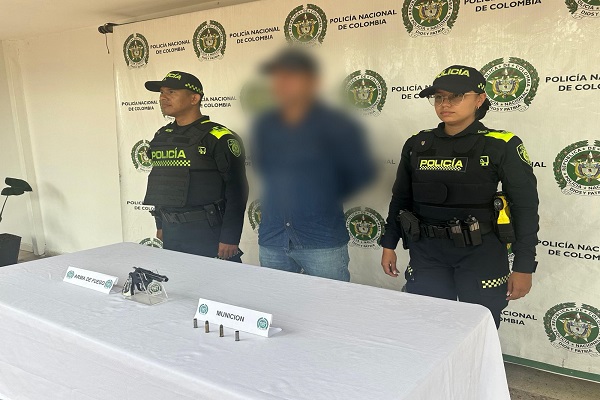 La rápida reacción policial permitió incautar un arma de fuego 