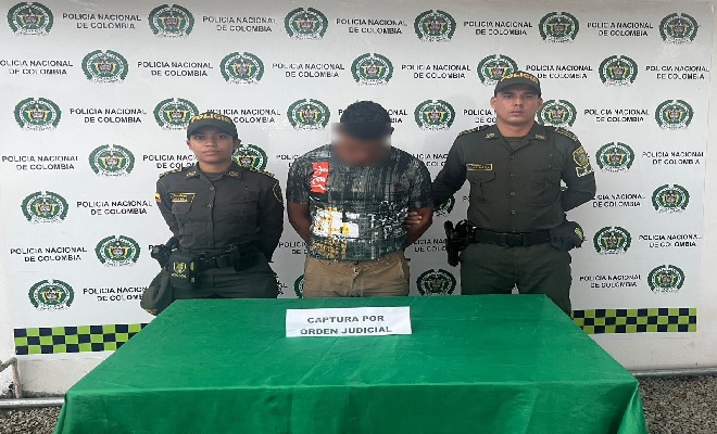 Durante este procedimiento, los uniformados del cuadrante realizaron un registro a persona y  solicitaron antecedentes, a un ciudadano de 36 años, a quien le figuran dos órdenes de captura  vigentes, por el delito de hurto calificado agravado (emitida en 2017) y otra por porte ilegal de  armas de fuego o municiones (del año 2016), ambas ordenadas por el Juzgado Promiscuo  Municipal 2 de Agustín Codazzi, Cesar.