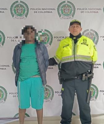 Un hombre fue detenido en flagrancia tras agredir físicamente a  su pareja sentimental en vía pública