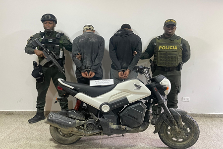 Capturados dos hombres por hurtar una motocicleta 