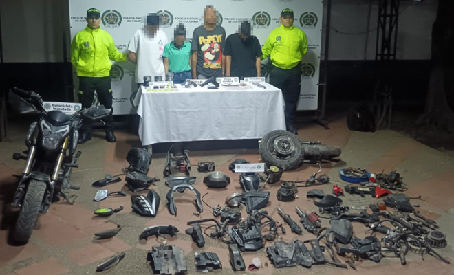 A través de siete diligencias de registro y allanamiento, las autoridades lograron la captura de siete personas, así como la incautación de tres armas de fuego, más de 250 dosis de estupefacientes y desmantelaron un "desguazadero de motocicletas hurtadas. 