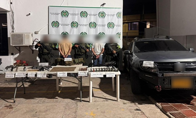 Tres policías, un Vehículo y material de guerra incautado 