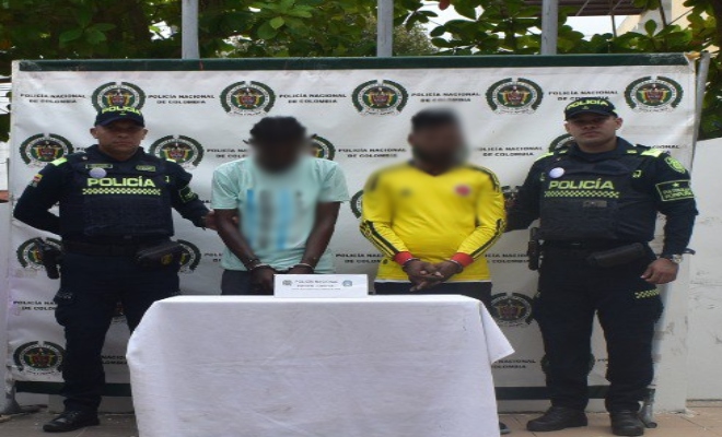 Dos policías, dos capturado 