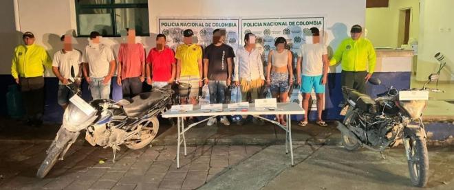 En el marco del Nuevo Modelo del Servicio de Policía, “orientado a las personas y los territorios”, el Departamento de Policía Cundinamarca, en coordinación con la fiscalía general de nación, desarticuló en Apulo, al Grupo de Delincuencia Común Organizada "Los Chamos"; por los delitos de tráfico, fabricación o porte de estupefacientes y concierto para delinquir. 