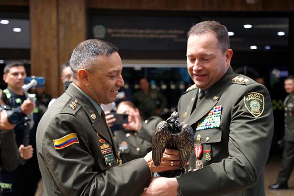 Entrega de reconocimiento en atención a la ceremonia de aniversario de la Gestión Administrativa de la Policía Nacional 