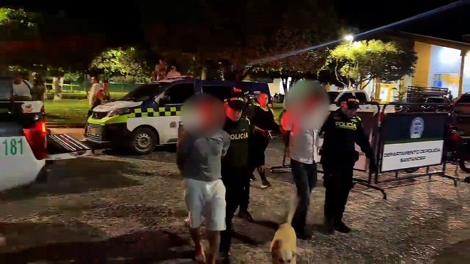 En Sabana de Torres fueron capturados dos hombres por porte ilegal de armas de fuego.