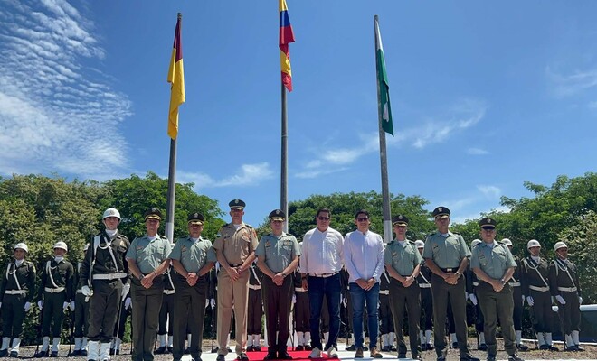 En el acto conmemorativo se realizó una ofrenda floral en memoria de las víctimas de la tragedia.