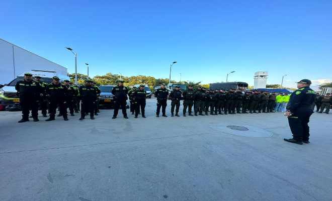 Uniformados formando para dispositivo de seguridad en Santa Marta