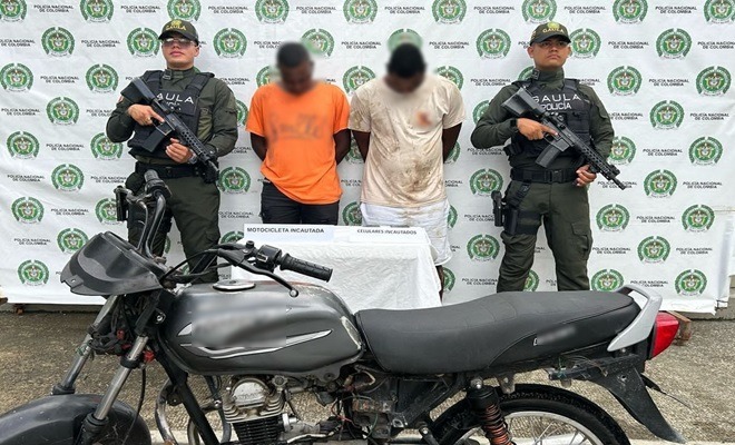 Dos capturados en flagrancia recibiendo 3 millones de pesos 
