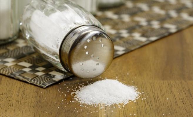 El exceso de sal incrementa la presión arterial causando riesgo de hipertensión y otras enfermedades