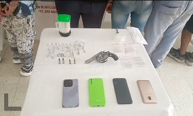 Elementos incautados a los presuntos delincuentes