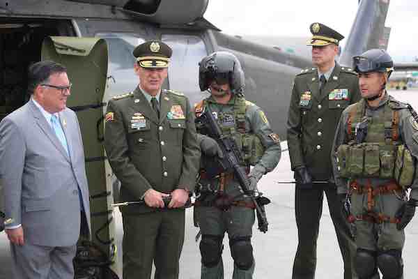 embajador-eeuu-director-pilotos